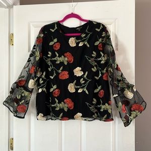 Dalia embroidered flower XL top